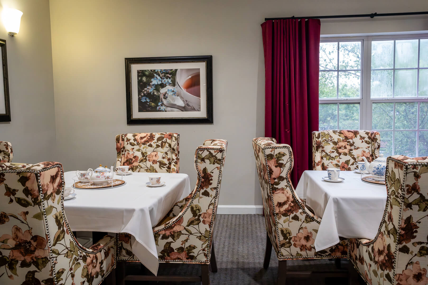 Intimate Dining Area Featuring Memory Care Services